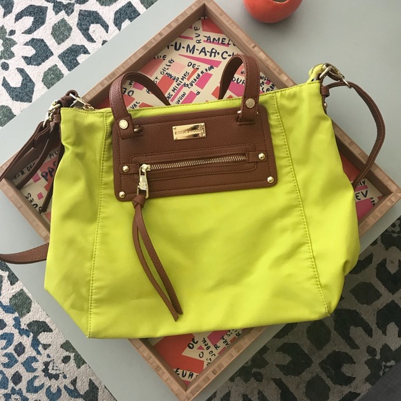 Steve Madden Handbags - Vibrant Steve Madden handbag 👜